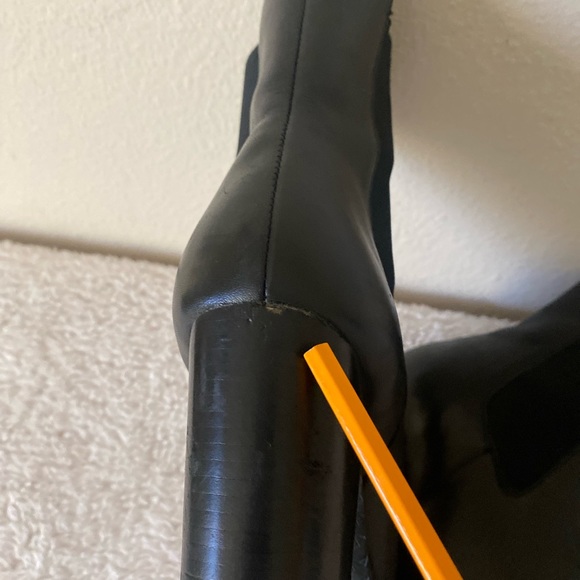 Tahari Garnet Women’s Black Leather Roundtoe Ankle Block Heel Boots Size 9.5 M - Picture 7 of 15